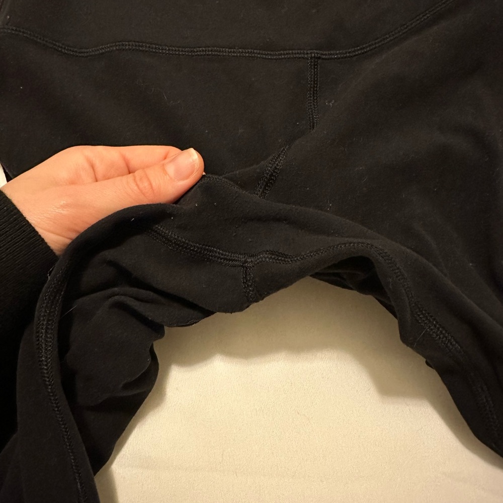 Lululemon align cropped leggings size 6! Great, used condition with no pilling. - Picture 3 of 4